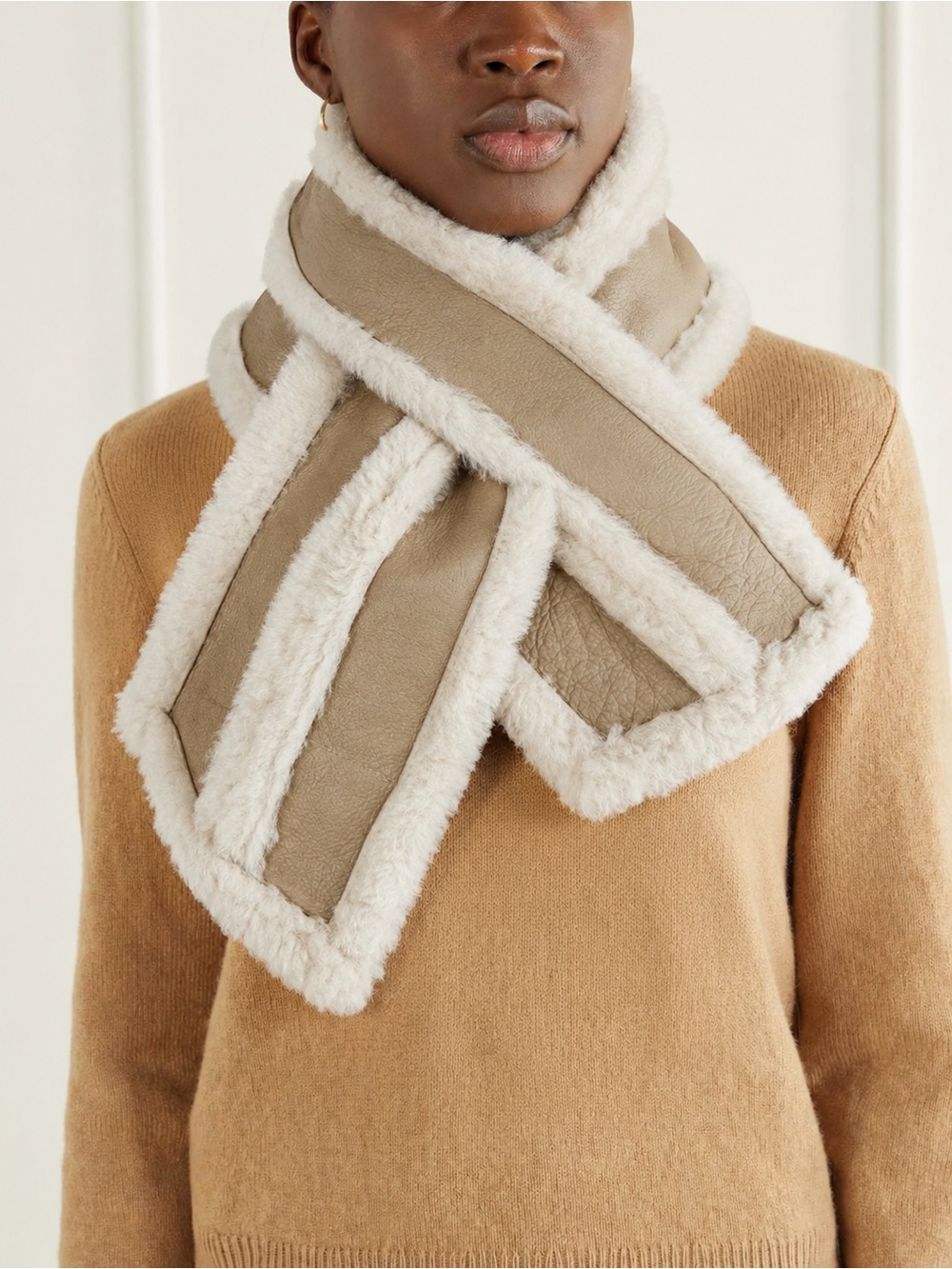 UGG Australia Genuine Shearling Sheepskin Leather Scarf Ivory Beige Pull Through